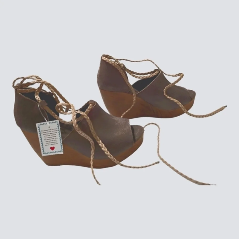 Very Volatile Platform Wooden Wedge Bronze Leather Gladiator Sandals Size 8 New!